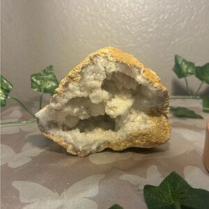 Big clear quartz geode🤍